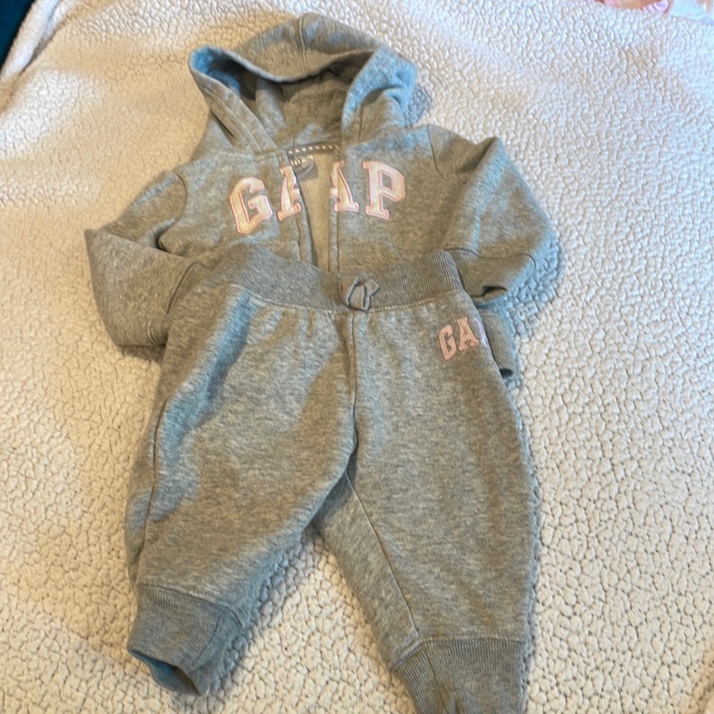 Girl Gap sweatsuit